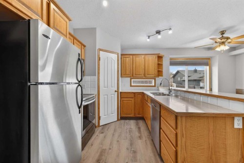 106 Cambridge Glen Drive, Strathmore, AB - Indoor Photo Showing Kitchen