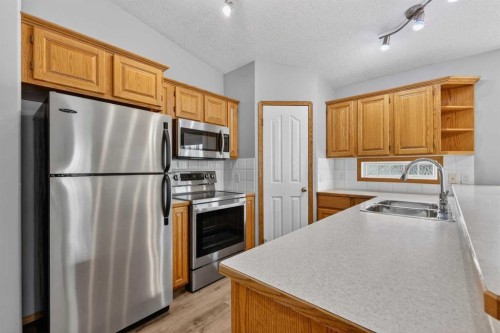 106 Cambridge Glen Drive, Strathmore, AB - Indoor Photo Showing Kitchen With Stainless Steel Kitchen With Double Sink
