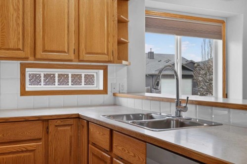 106 Cambridge Glen Drive, Strathmore, AB - Indoor Photo Showing Kitchen With Double Sink