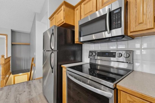 106 Cambridge Glen Drive, Strathmore, AB - Indoor Photo Showing Kitchen