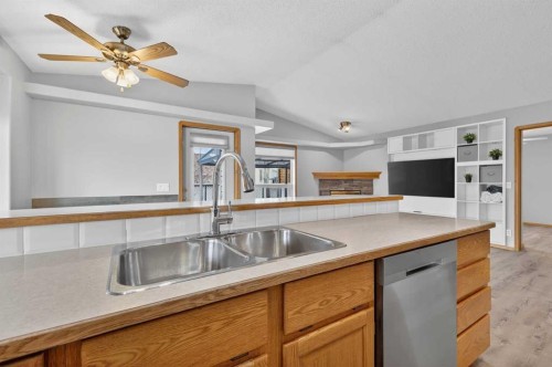 106 Cambridge Glen Drive, Strathmore, AB - Indoor Photo Showing Kitchen With Double Sink