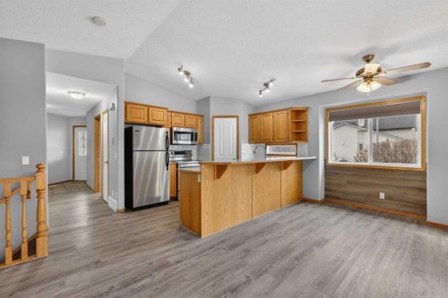 106 Cambridge Glen Drive, Strathmore, AB - Indoor Photo Showing Kitchen