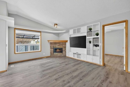 106 Cambridge Glen Drive, Strathmore, AB - Indoor Photo Showing Living Room With Fireplace