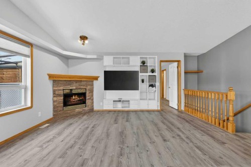 106 Cambridge Glen Drive, Strathmore, AB - Indoor Photo Showing Living Room With Fireplace