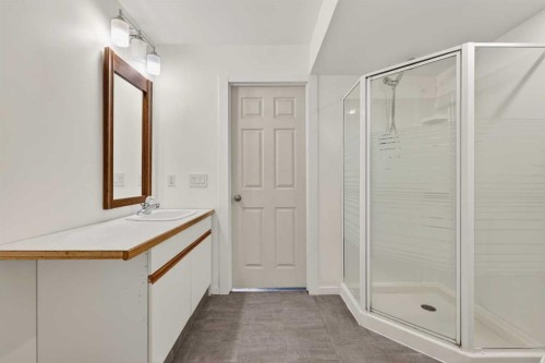 106 Cambridge Glen Drive, Strathmore, AB - Indoor Photo Showing Bathroom