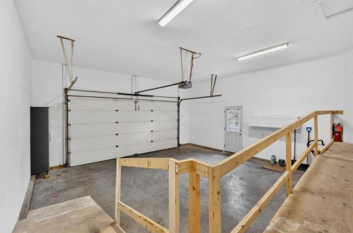 106 Cambridge Glen Drive, Strathmore, AB - Indoor Photo Showing Garage