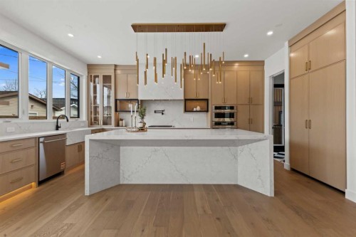 1910 Broadview Road, Calgary, AB - Indoor Photo Showing Kitchen With Upgraded Kitchen