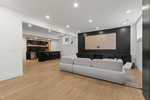 1910 Broadview Road, Calgary, AB - Indoor