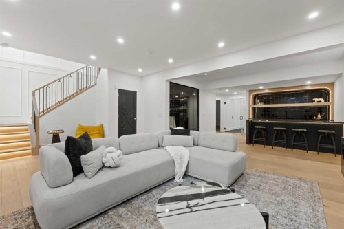 1910 Broadview Road, Calgary, AB - Indoor Photo Showing Living Room