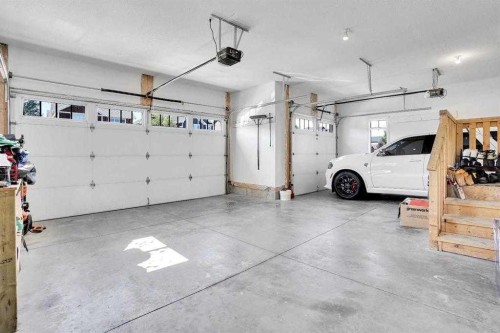 172 Kinniburgh Way, Chestermere, AB - Indoor Photo Showing Garage