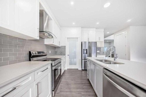 772 Edgefield Crescent, Strathmore, AB - Indoor Photo Showing Kitchen With Stainless Steel Kitchen With Double Sink With Upgraded Kitchen