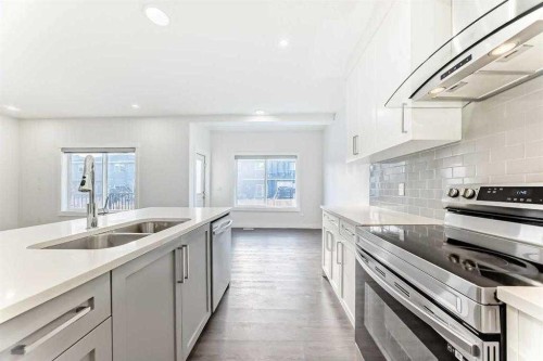 772 Edgefield Crescent, Strathmore, AB - Indoor Photo Showing Kitchen With Stainless Steel Kitchen With Double Sink With Upgraded Kitchen