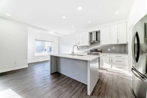 772 Edgefield Crescent, Strathmore, AB - Indoor Photo Showing Kitchen With Upgraded Kitchen