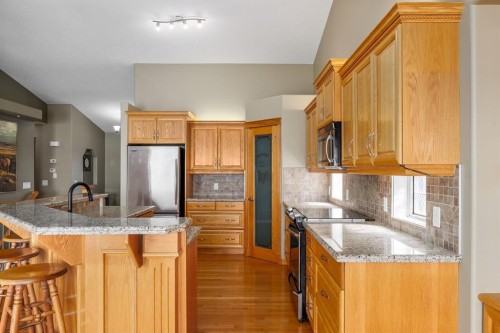 20 Hillcrest Boulevard, Strathmore, AB - Indoor Photo Showing Kitchen With Stainless Steel Kitchen With Upgraded Kitchen
