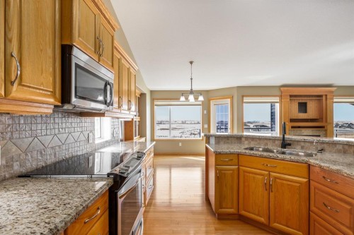 20 Hillcrest Boulevard, Strathmore, AB - Indoor Photo Showing Kitchen With Double Sink With Upgraded Kitchen