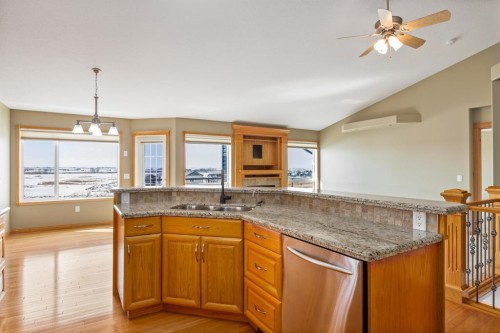 20 Hillcrest Boulevard, Strathmore, AB - Indoor Photo Showing Kitchen With Double Sink
