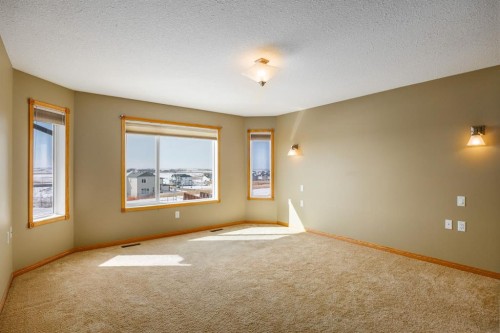 20 Hillcrest Boulevard, Strathmore, AB - Indoor Photo Showing Other Room