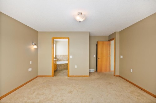 20 Hillcrest Boulevard, Strathmore, AB - Indoor Photo Showing Other Room