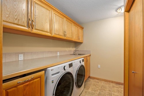 20 Hillcrest Boulevard, Strathmore, AB - Indoor Photo Showing Laundry Room