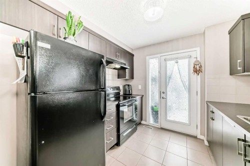 127 Windford Gardens Sw, Airdrie, AB - Indoor Photo Showing Kitchen