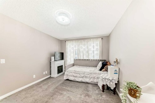 127 Windford Gardens Sw, Airdrie, AB - Indoor Photo Showing Bedroom