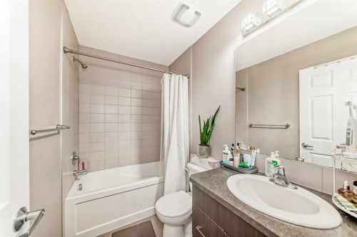 127 Windford Gardens Sw, Airdrie, AB - Indoor Photo Showing Bathroom