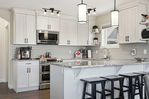 99 Valarosa Drive, Didsbury, AB - Indoor Photo Showing Kitchen With Upgraded Kitchen