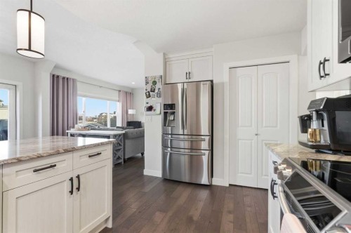 99 Valarosa Drive, Didsbury, AB - Indoor Photo Showing Kitchen With Upgraded Kitchen