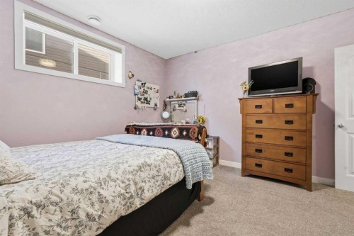 99 Valarosa Drive, Didsbury, AB - Indoor Photo Showing Bedroom