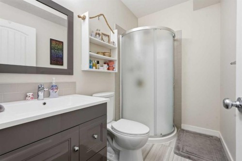 99 Valarosa Drive, Didsbury, AB - Indoor Photo Showing Bathroom
