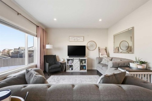 99 Valarosa Drive, Didsbury, AB - Indoor Photo Showing Living Room