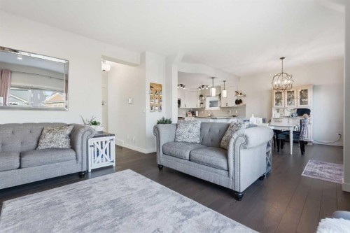 99 Valarosa Drive, Didsbury, AB - Indoor Photo Showing Living Room