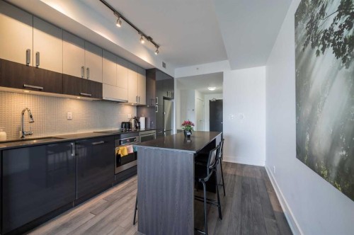1205-550 Riverfront Avenue Se, Calgary, AB - Indoor Photo Showing Kitchen With Upgraded Kitchen