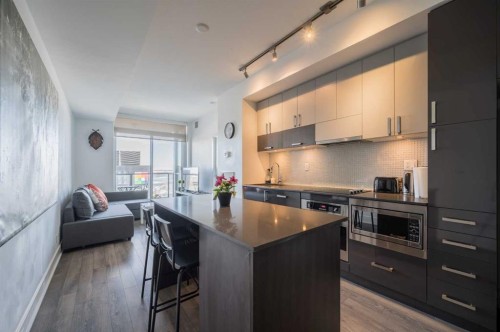 1205-550 Riverfront Avenue Se, Calgary, AB - Indoor Photo Showing Kitchen With Upgraded Kitchen