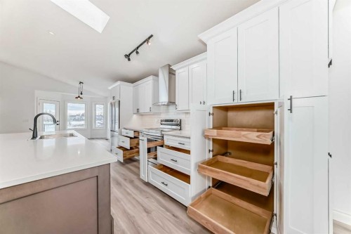 228 Woodside Crescent Nw, Airdrie, AB - Indoor Photo Showing Kitchen
