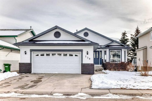 228 Woodside Crescent NW Airdrie, AB T4B 2G8