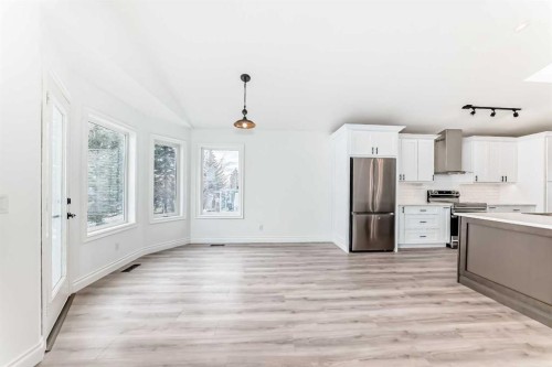 228 Woodside Crescent Nw, Airdrie, AB - Indoor Photo Showing Kitchen