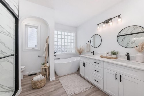 228 Woodside Crescent Nw, Airdrie, AB - Indoor Photo Showing Bathroom