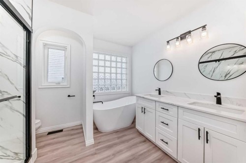 228 Woodside Crescent Nw, Airdrie, AB - Indoor Photo Showing Bathroom