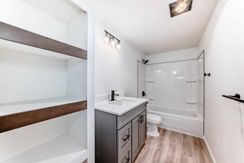 228 Woodside Crescent Nw, Airdrie, AB - Indoor Photo Showing Bathroom