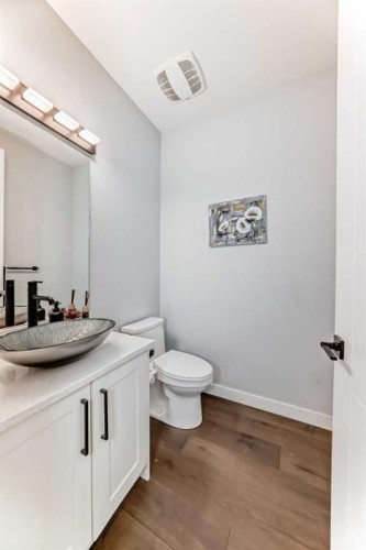 2 Chelsea Bay, Chestermere, AB - Indoor Photo Showing Bathroom