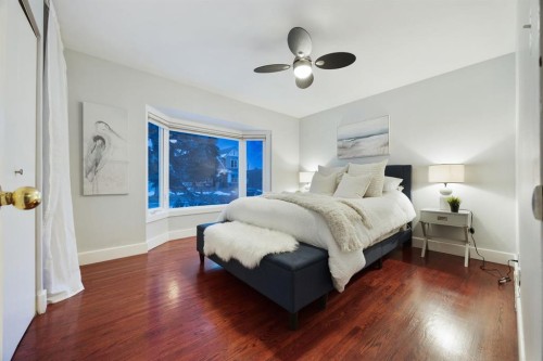 35 Grafton Drive Sw, Calgary, AB - Indoor Photo Showing Bedroom