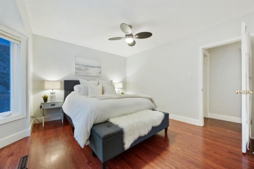 35 Grafton Drive Sw, Calgary, AB - Indoor Photo Showing Bedroom
