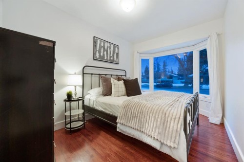 35 Grafton Drive Sw, Calgary, AB - Indoor Photo Showing Bedroom