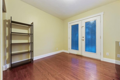 35 Grafton Drive Sw, Calgary, AB - Indoor Photo Showing Other Room