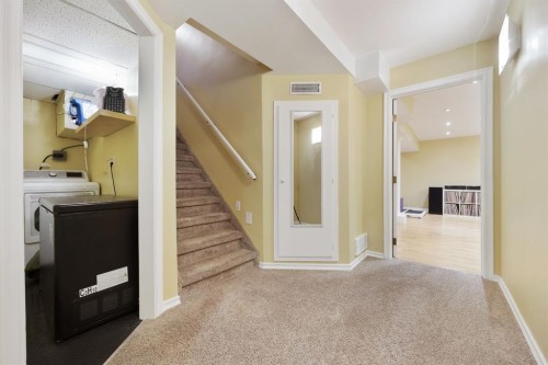 35 Grafton Drive Sw, Calgary, AB - Indoor Photo Showing Other Room