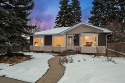 35 Grafton Drive SWCalgary, AB T3E 4W1