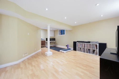 35 Grafton Drive Sw, Calgary, AB - Indoor