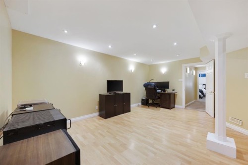 35 Grafton Drive Sw, Calgary, AB - Indoor Photo Showing Other Room