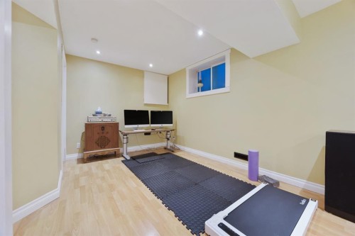 35 Grafton Drive Sw, Calgary, AB - Indoor